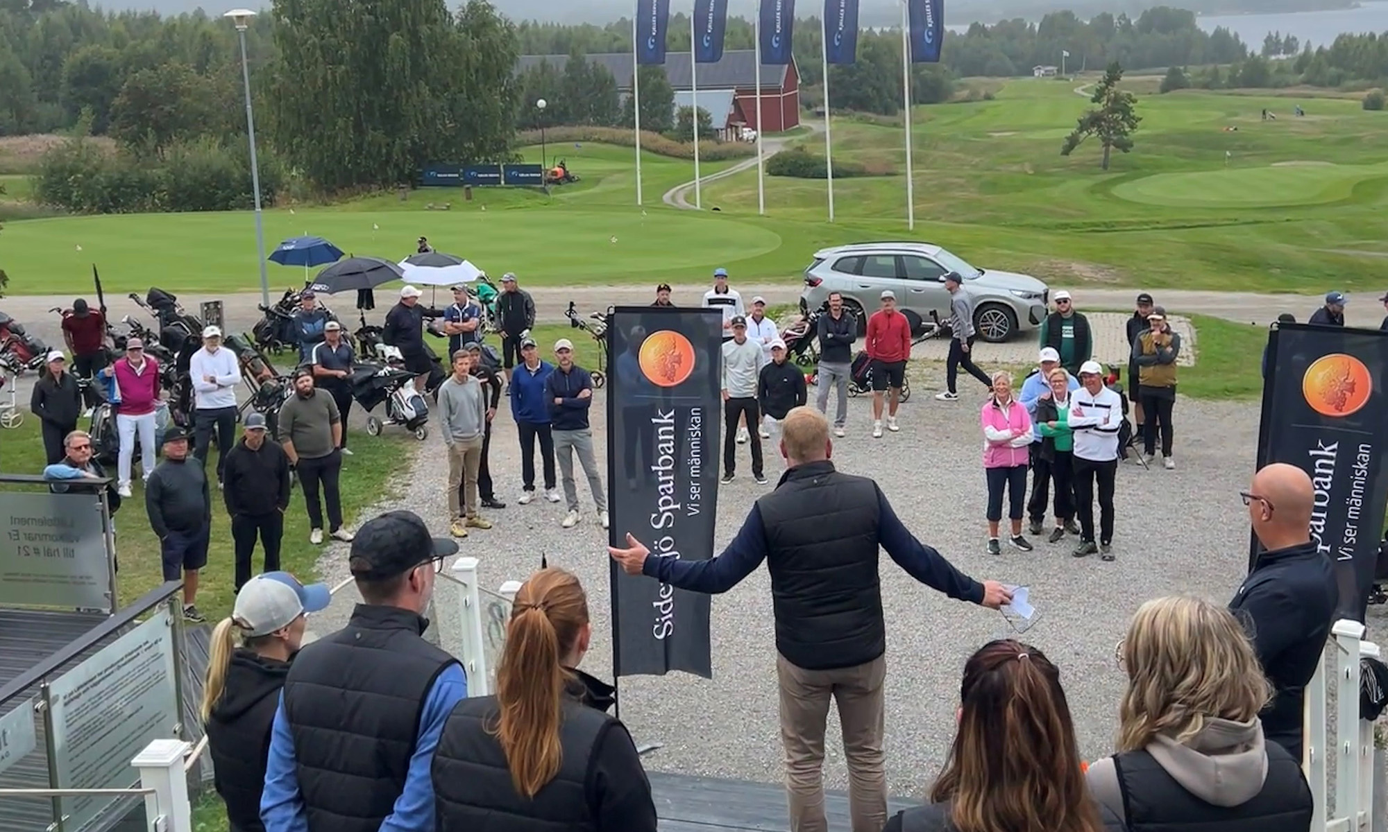 Samling vid trappen Sidensjögolfen